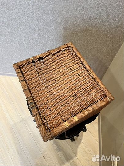 Ящик плетеный с крышкой