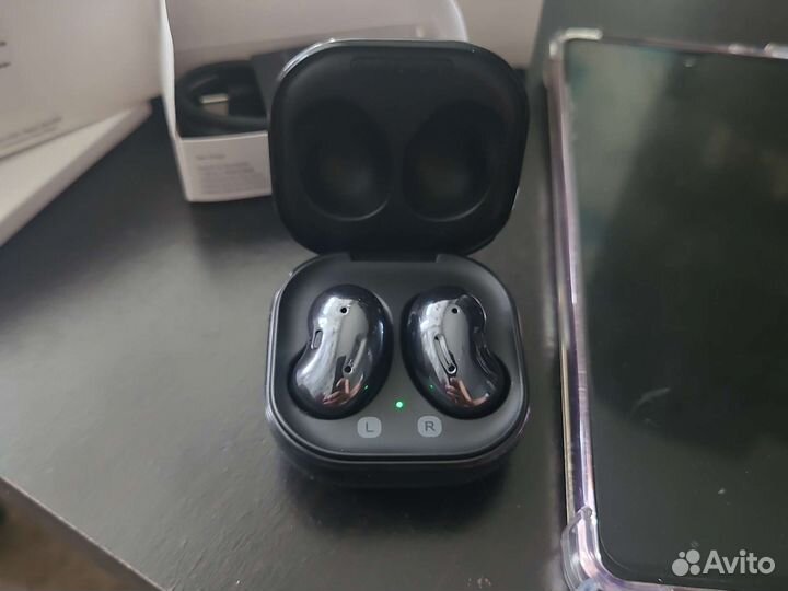 Беспроводные наушники Samsung Galaxy Buds Live