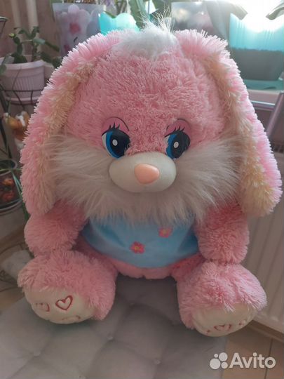 Большой плюшевый заяц