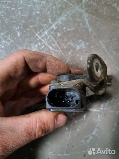 Датчик высоты передний правый BMW F01