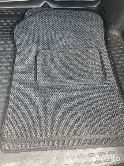 Автомобильные коврики текстильные