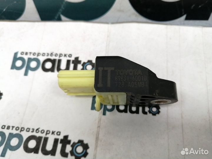 Датчик удара подушки безопасности 89831-60010