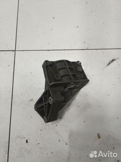 Ford Fusion ll (2012-2015)кронштейн гидроусилителя