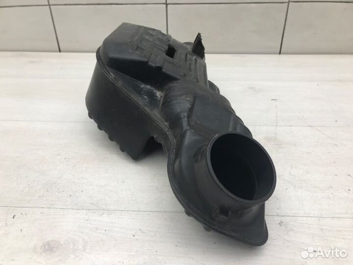 Резонатор воздушного фильтра Mitsubishi L200 3