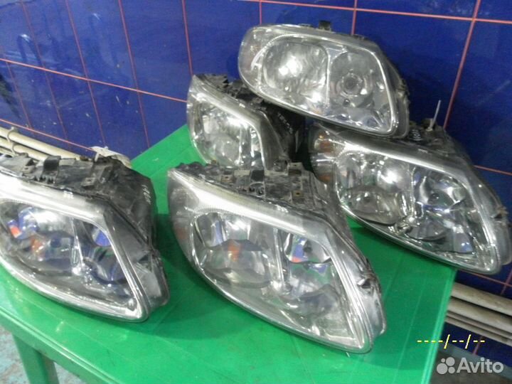 Фара правая Dodge Caravan Chrysler Voyager