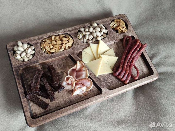 Деревянное блюдо для закусок и шашлыка