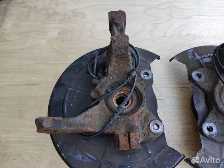 Кулак поворотный правый левый на Opel Meriva B