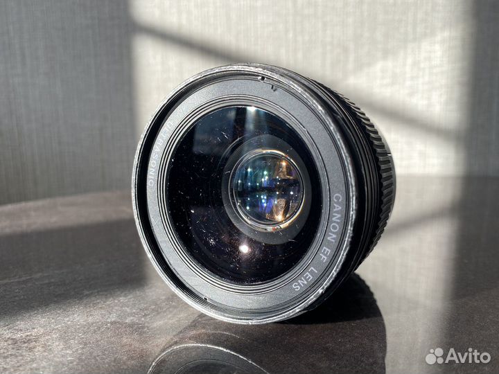 Объектив Canon 35 mm 1.4