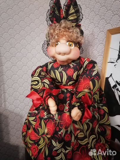 Кукла-грелка на чайник на устойчивой основе