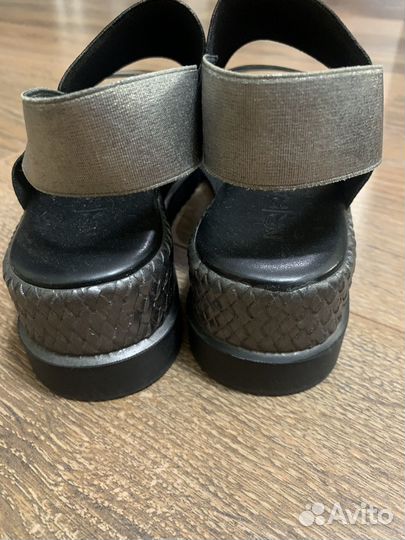 Босоножки женские