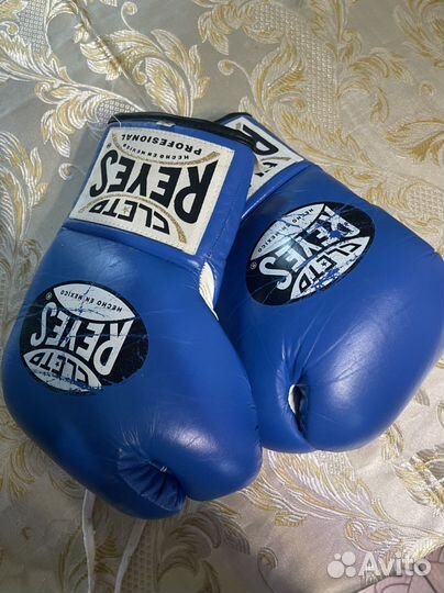 Боксерские перчатки