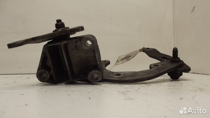 Ауди 80 Кронштейн насоса гидроусилителя