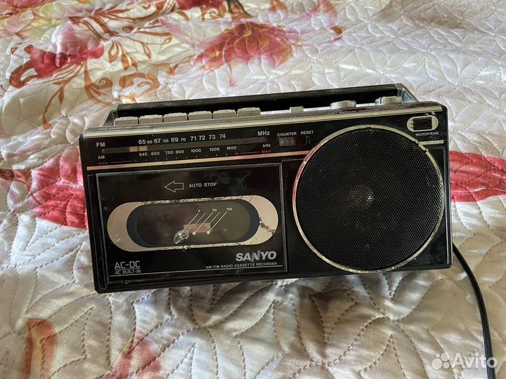 Кассетный магнитофон sanyo