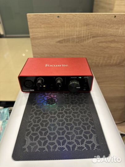 Внешняя звуковая карта Focusrite Scarlett Solo 3rd