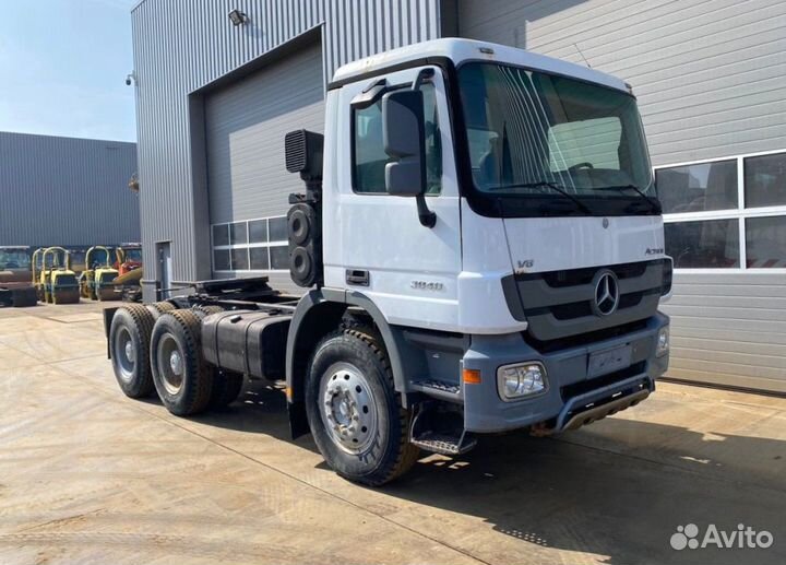 Pазбираем грузовик Mercedes-Benz Actros mpiii 2009