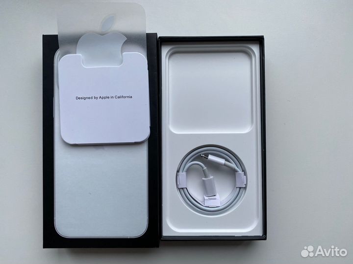 Коробка от iPhone 13 pro max и 4 чехла