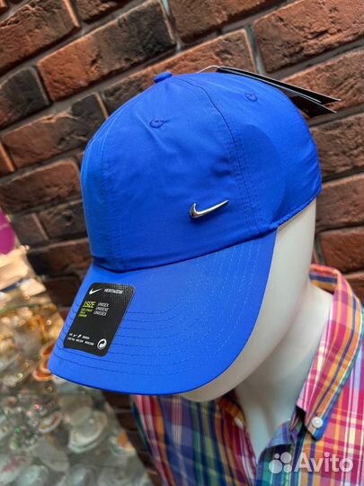 Бейсболки и панамы