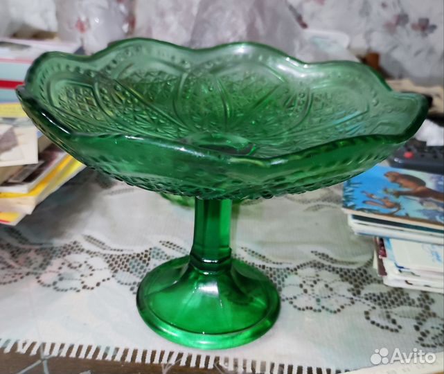 Вазы для фруктов, конфетницы цветное стекло