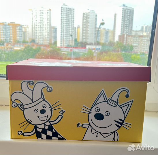 Коробка с канцтоварами в школу