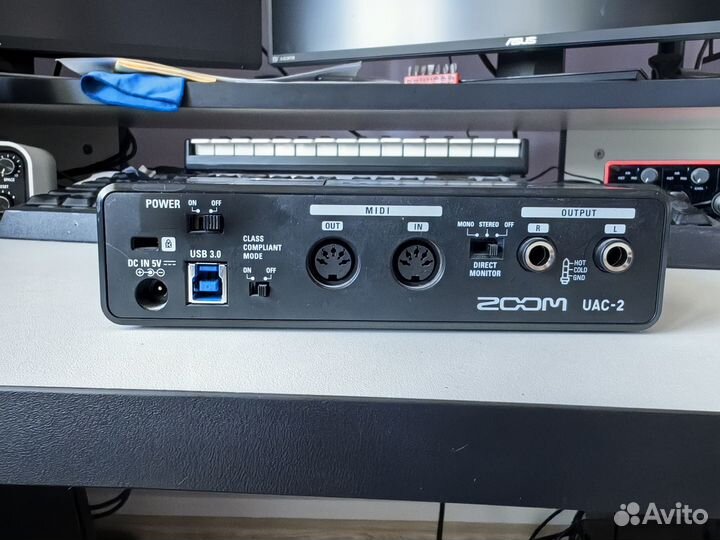 Звуковая карта Zoom UAC-2