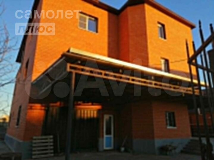 Дом 378 м² на участке 7,9 сот.