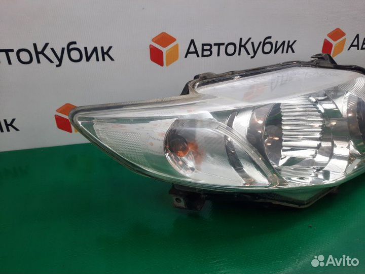 Фара правая Toyota Corolla 150 1ZR 2008