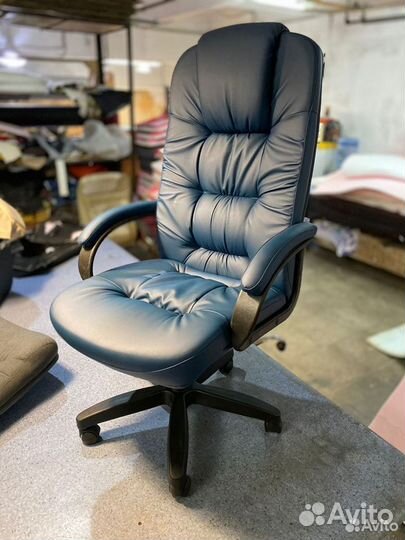 Офисное кресло