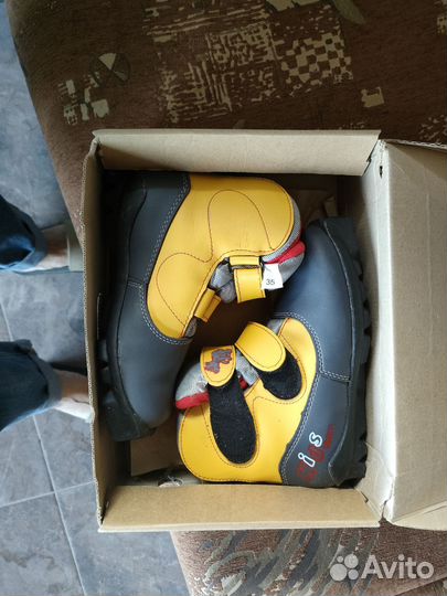 Лыжные ботинки