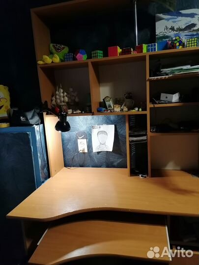 Компьютерный стол-стенка