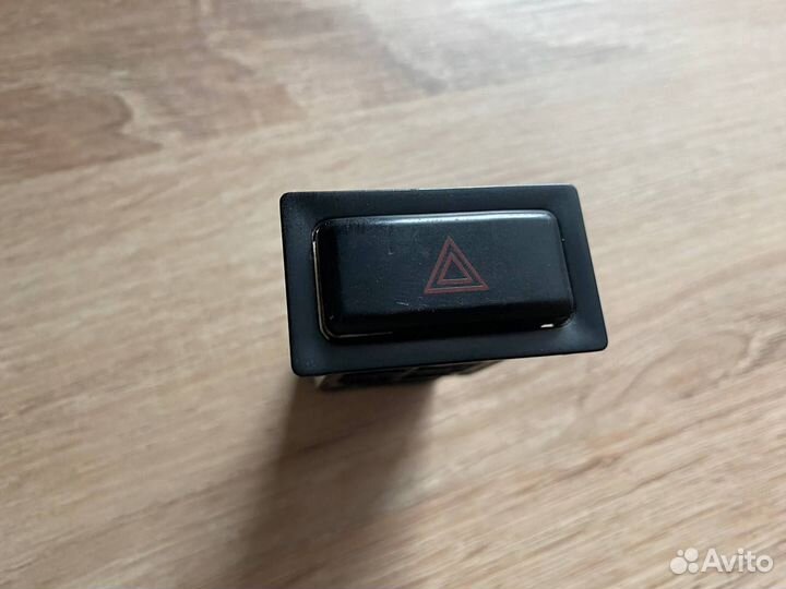 Toyota Кнопка аварийной сигнализации