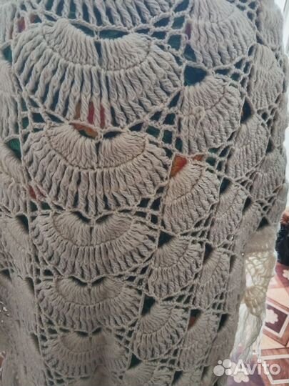 Шаль вязаная,очень красивая
