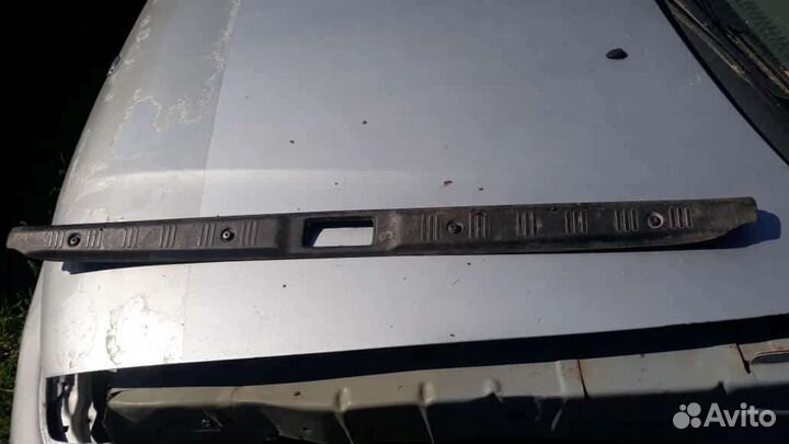 Планка замка багажника Nissan sanny b15