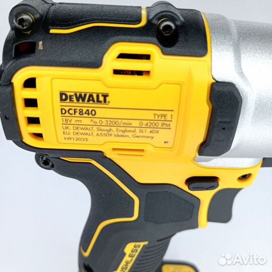 Шуруповерт DeWalt DCF 840 N-XJ