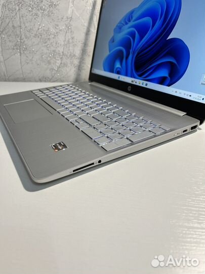 Шустрый ноутбук HP Laptop Ryzen 5 5300u