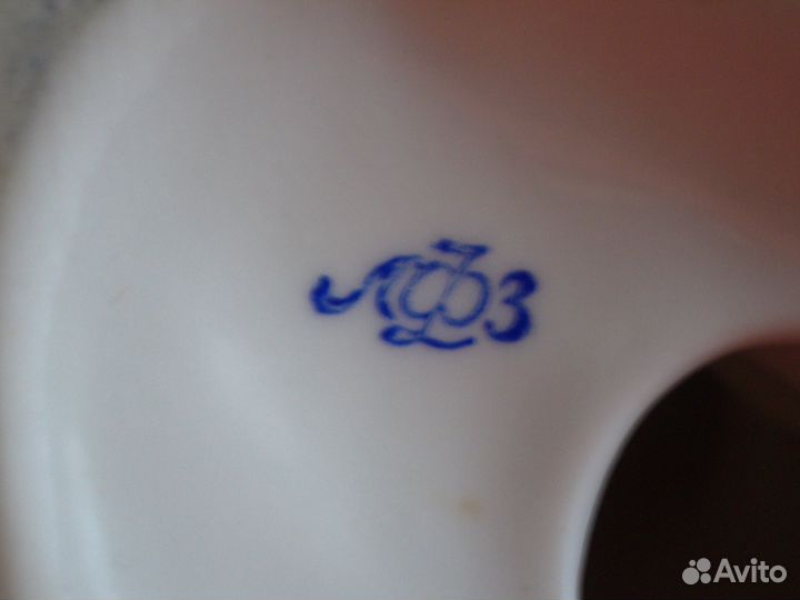 Статуэтка форфор Сабака