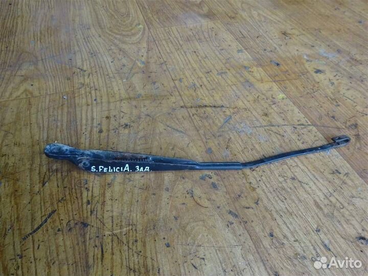 Поводок стеклоочистителя заднего Skoda Felicia 19