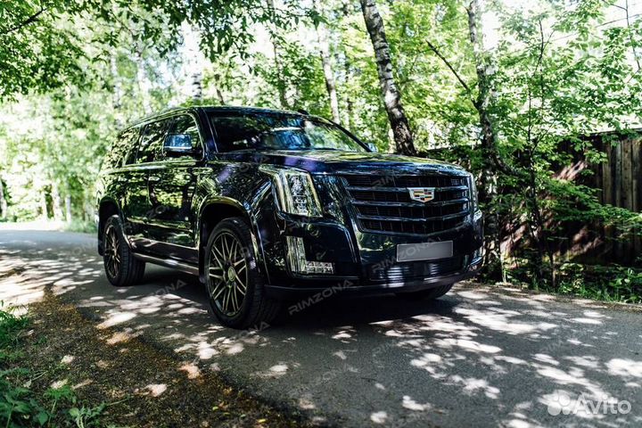 Кованые диски R22 на Cadillac Escalade