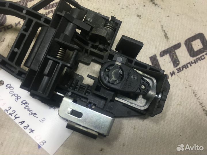 Кронштейн ручки двери левой Форд Фокус 3