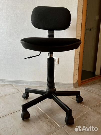 Офисное кресло