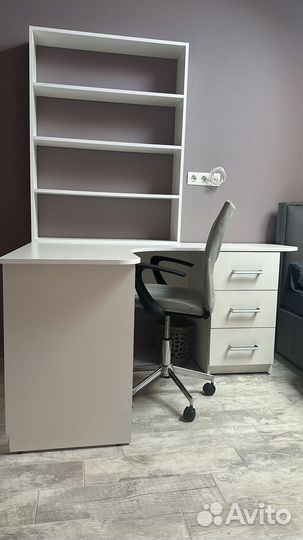 Угловой письменный стол