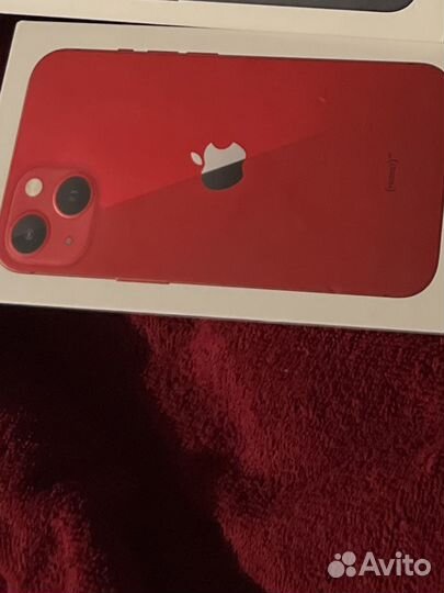 Телефон iPhone 13