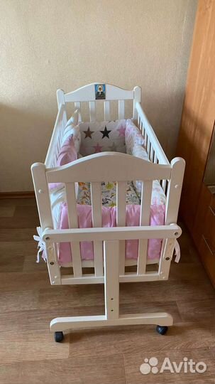 Кроватка колыбель с маятником