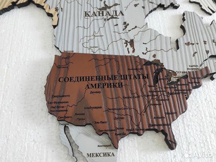 Рельефная деревянная карта мира