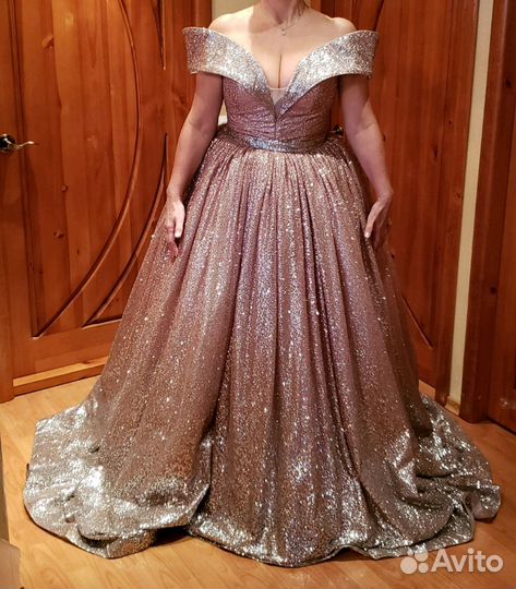 Роскошное бальное платье