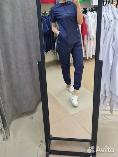 Женский медицинский костюм