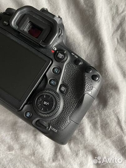 Зеркальный фотоаппарат Canon EOS 6D Mark II