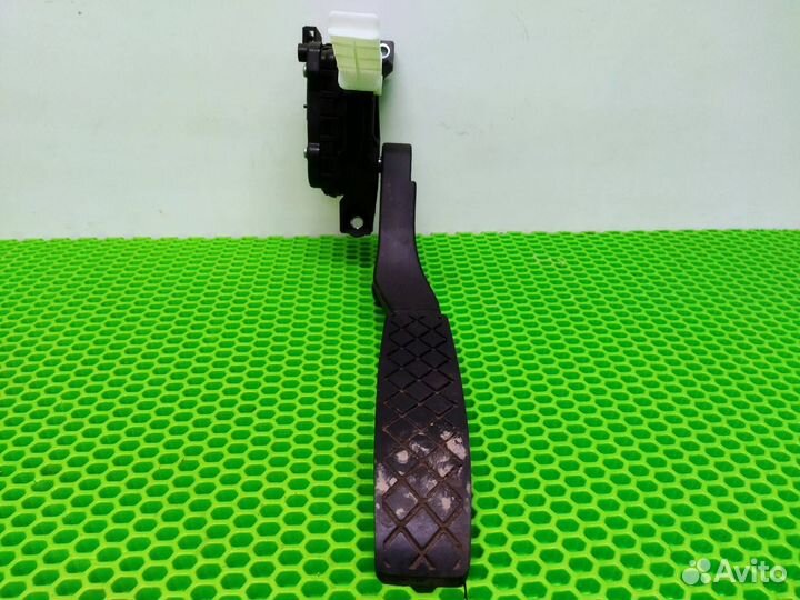 Педаль газа Volkswagen Touareg NF 7P5 crca 2013