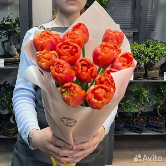 Букет пионовидных красных тюльпанов 15 шт