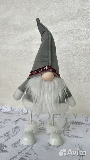 Игрушка новогодняя Гном на подставке