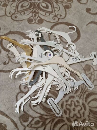 Вешалки для одежды